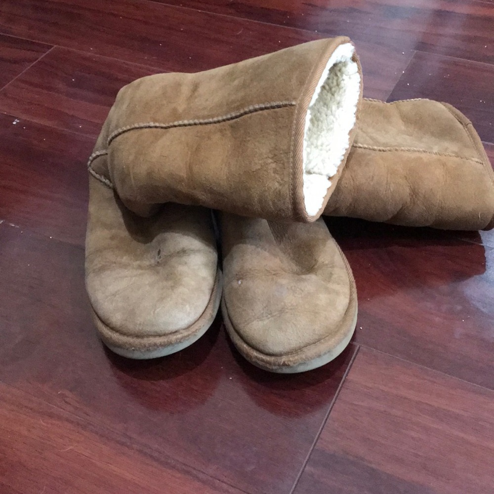 Tan uggs